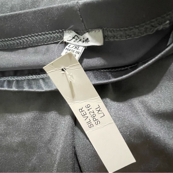 Fit in women athletic shorts size L/XL - Picture 5 of 6